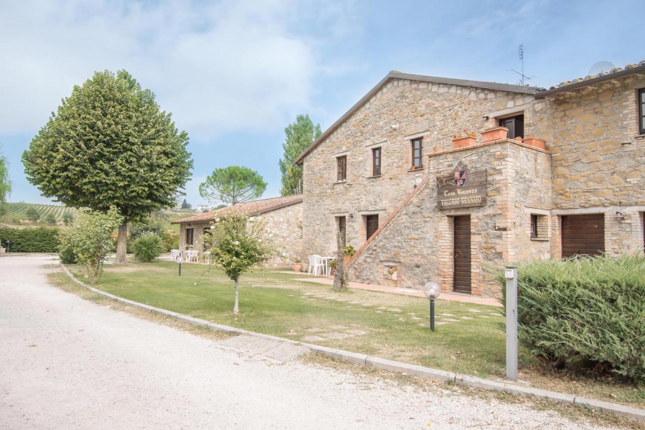 Casa Vacanze Vecchio Granaio Hostal Magione Exterior foto